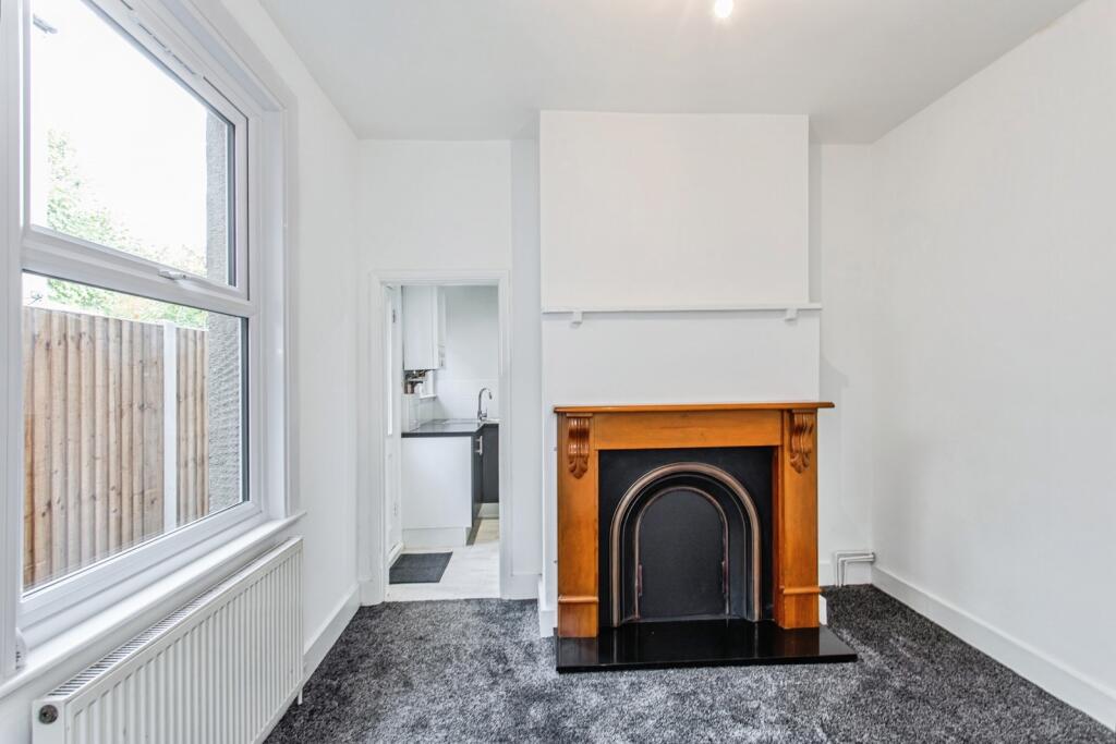 Apartment in Southend-on-Sea - View 3