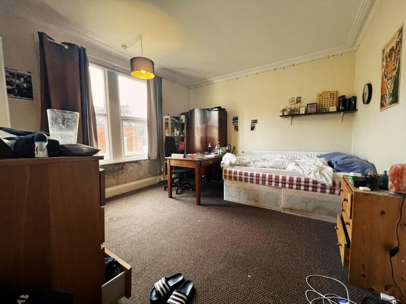 6 bedroom terraced house for rent