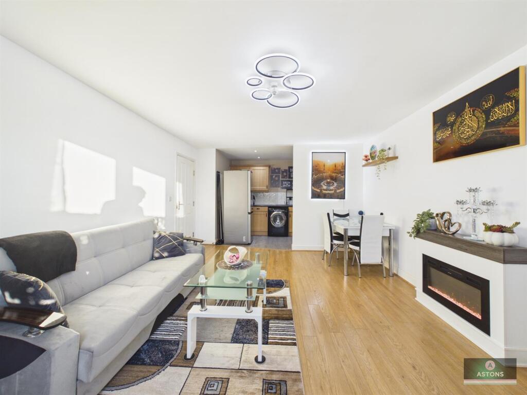 Apartment in Crawley, Worth - View 5