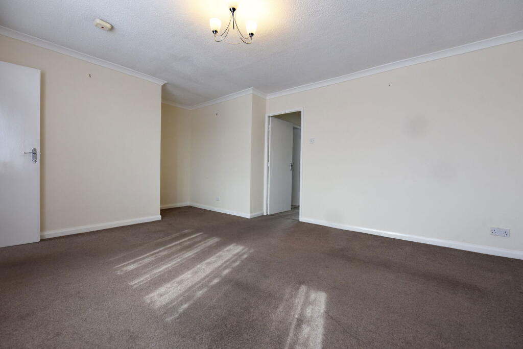 KINGSWINFORD, Grant Close photo 3
