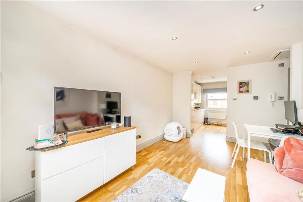 Apartment in London, Greenwich Town Centre, East Greenwich - View 5