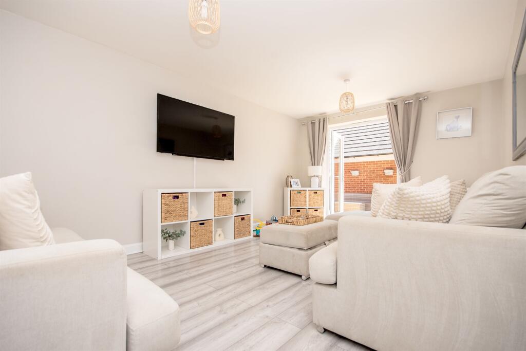 House in Kettering, Hanwood Park - View 2