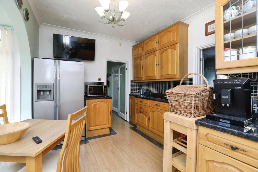 House in Minster-on-Sea, Merryman's Hill - View 4