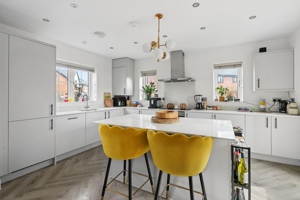 House in Vale of White Horse, Wellington Gate, Grove - View 4