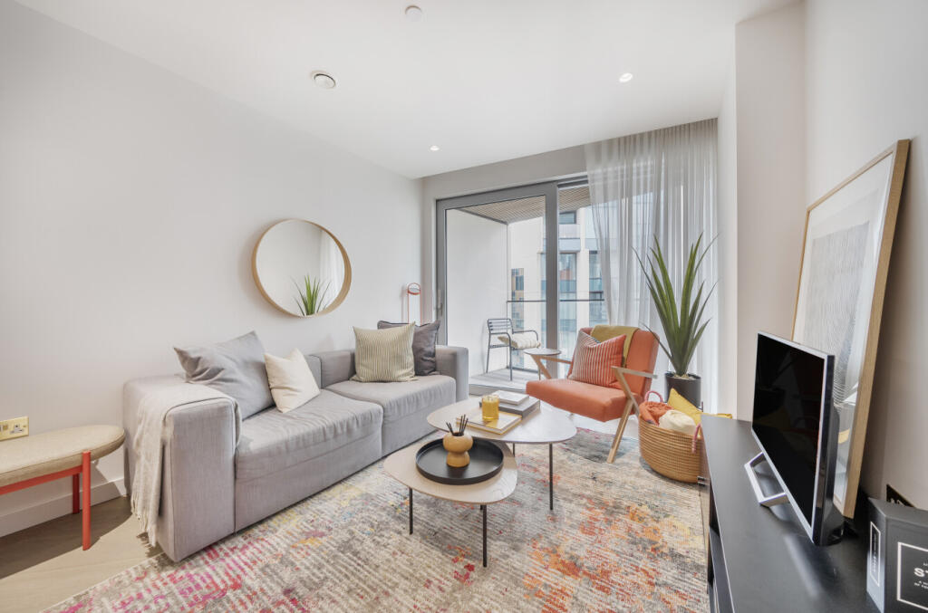 1-bed flat on Peninsula Riverfront, 4 Cutter Lane, Greenwich Peninsula, SE10, £575,000