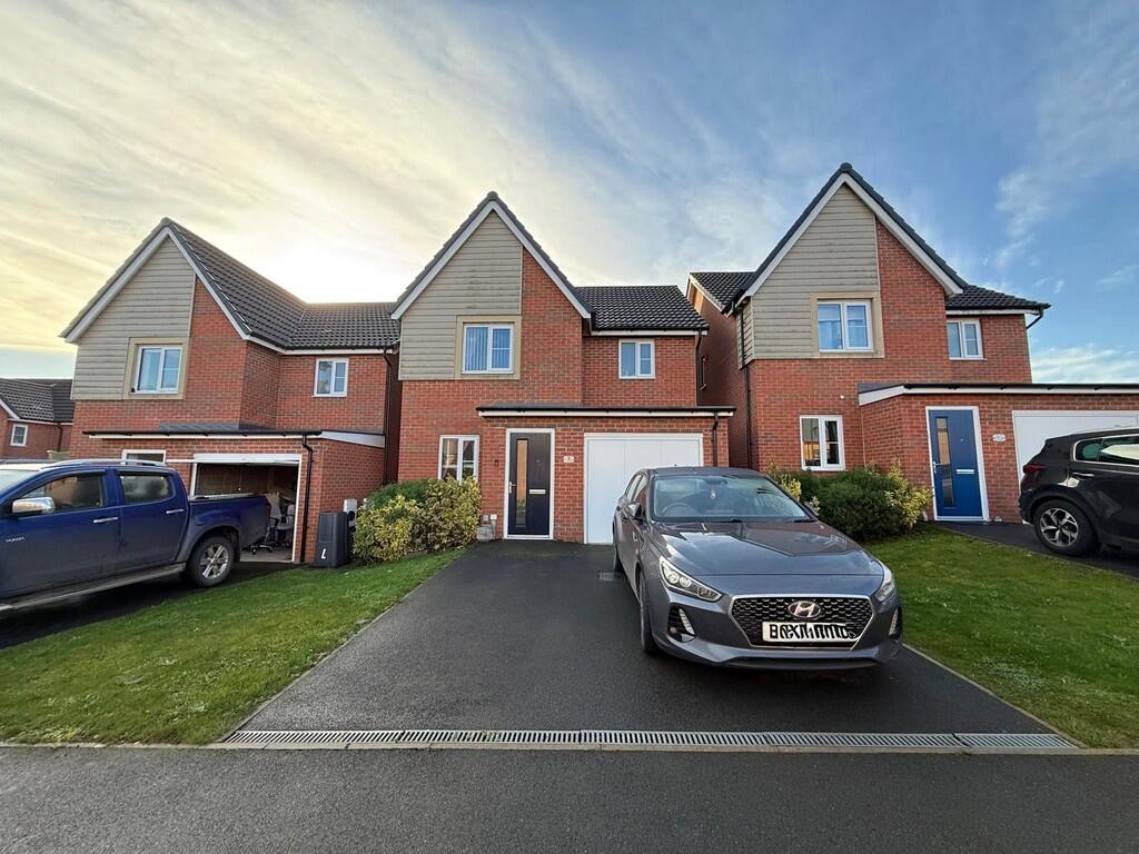 3-bed detached on Bilberry Drive, Shirebrook, Mansfield, £215,000