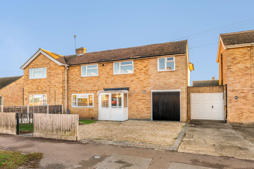 4-bed semi-detached on Timms Road, Banbury - No onward chain, £395,000