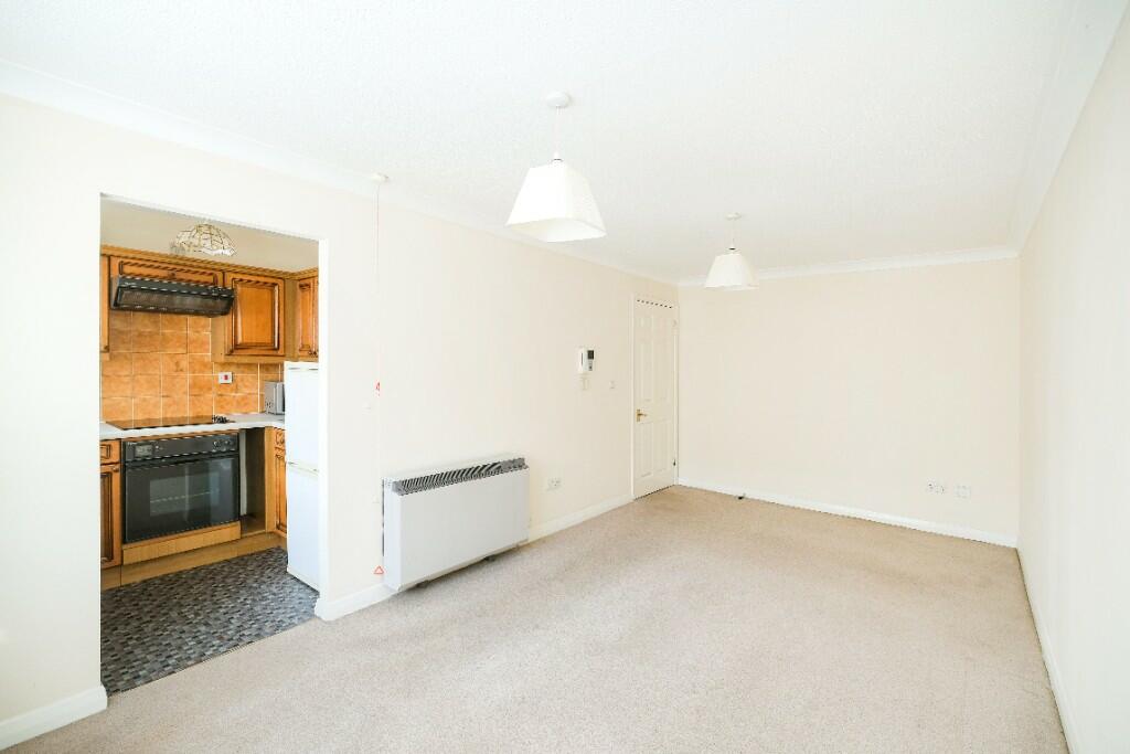 Apartment in Ilford, Clayhall - View 4