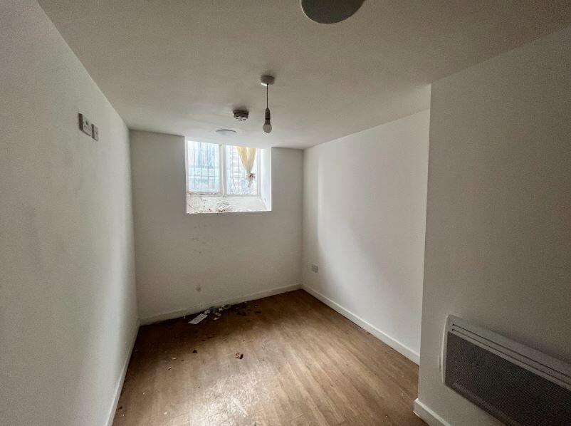 Flat 1 Airedale House, 130 Sunbridge Road, Bradford, West Yorkshire, BD1 2PF photo 4