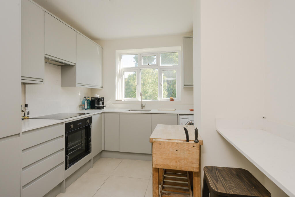 Kingston Hill, Kingston Upon Thames, KT2 7 photo 3