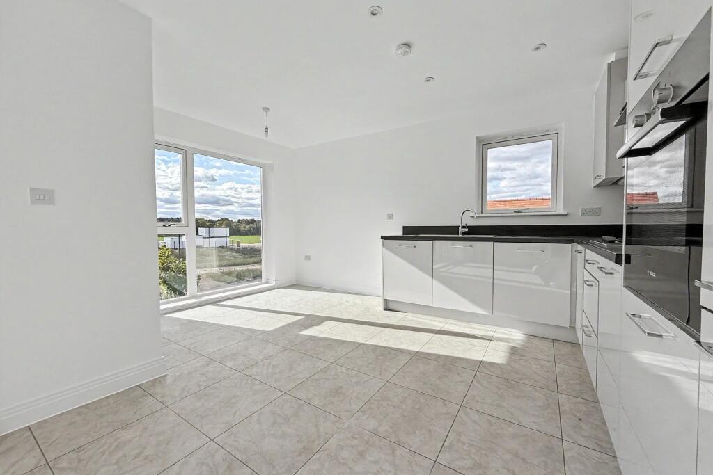 Apartment in Southampton - View 3