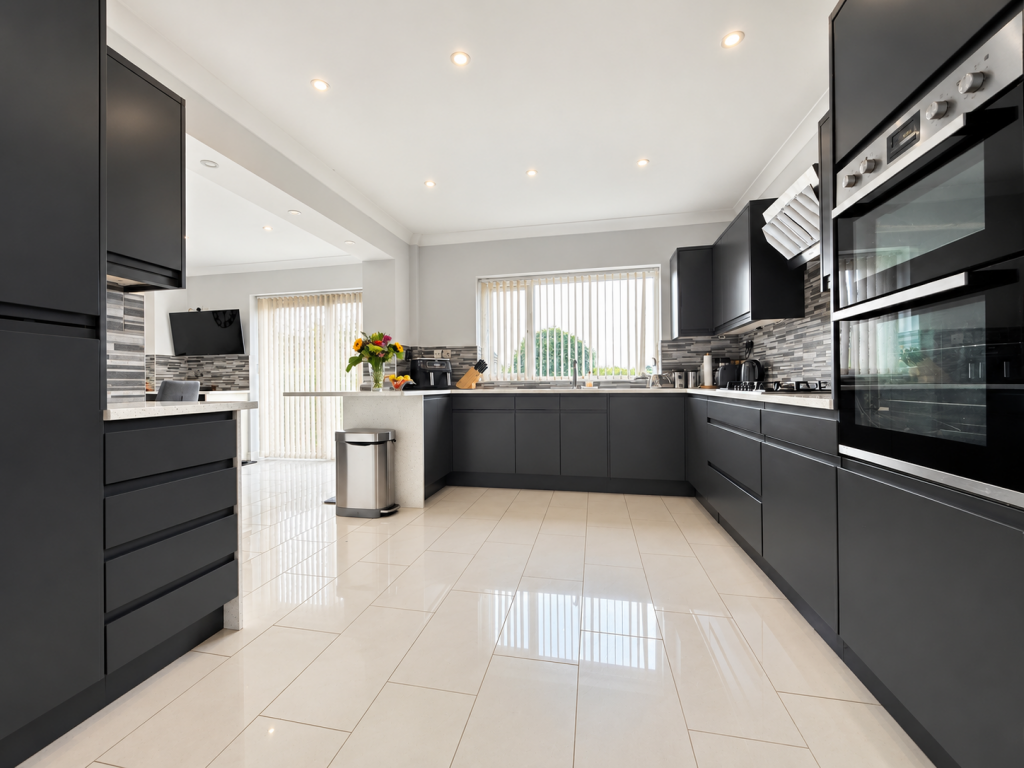 House in Bromsgrove, Wythall Heath, Wythall - More