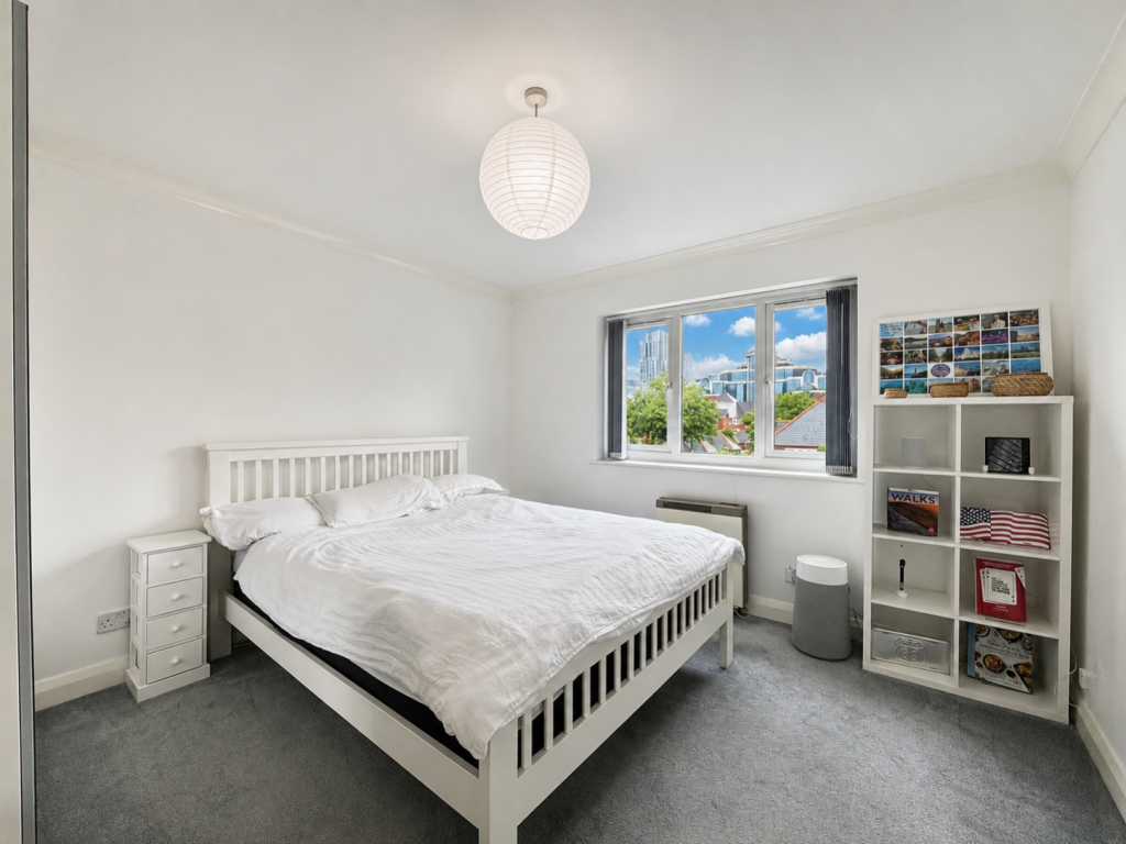 Apartment in Salford - View 4