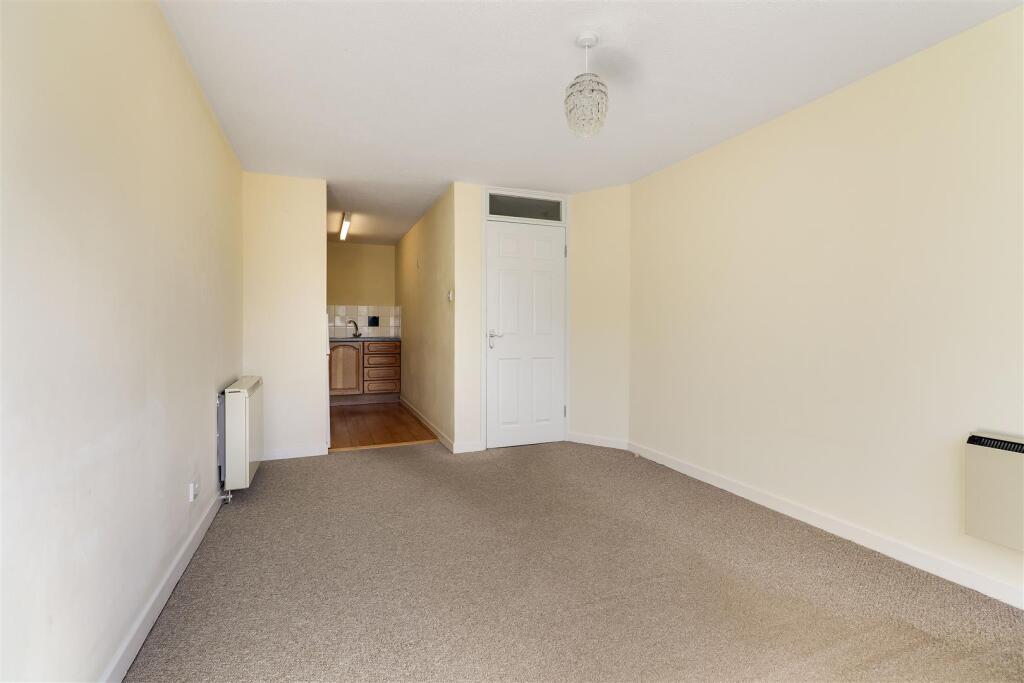 Apartment in Cambridge - View 5