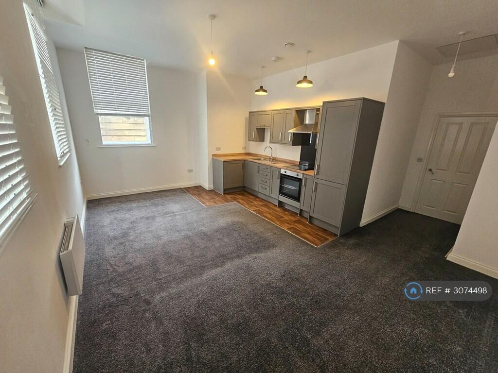 Apartment in Wakefield, West Yorkshire - View 3