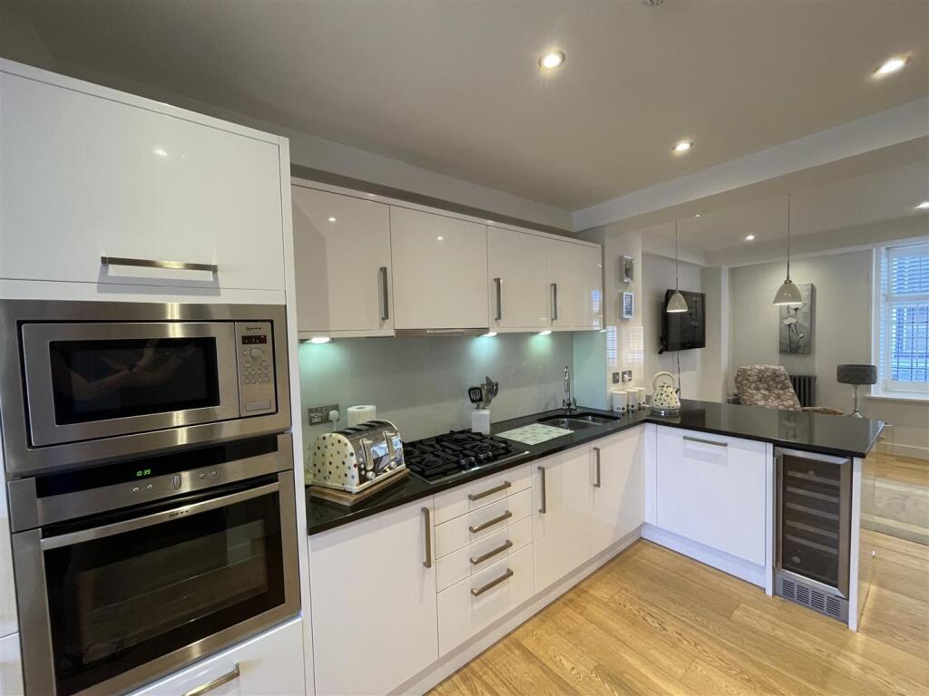 Apartment in Canterbury - View 3