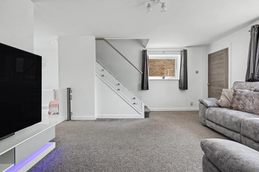 House in Basildon, South Green, Great Burstead and South Green - More