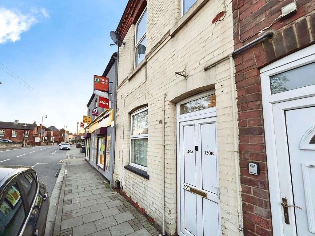 3-bed flat on Trinity Street, Gainsborough, £105,000