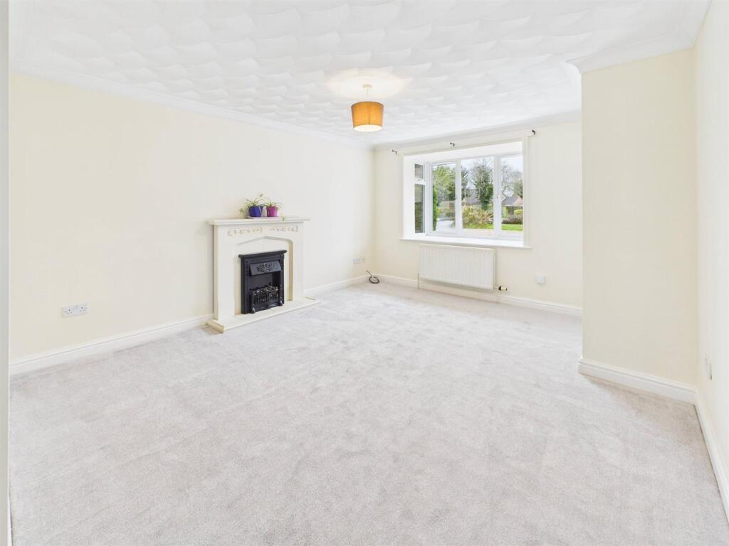 9 The Oaklands, Wragby photo 2