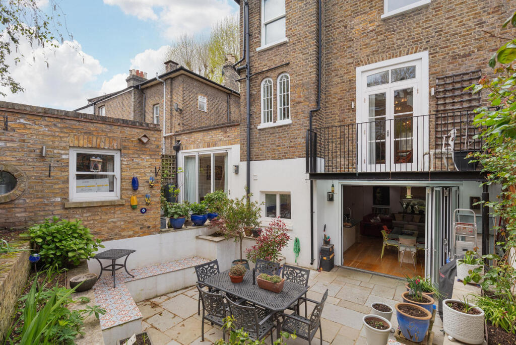 House in London, Hammersmith - View 3