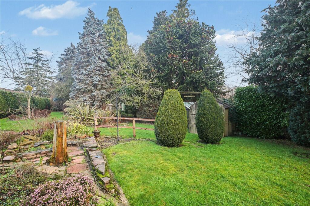 Low Bungay Road, Loddon, Norwich, Norfolk, NR14 photo 2