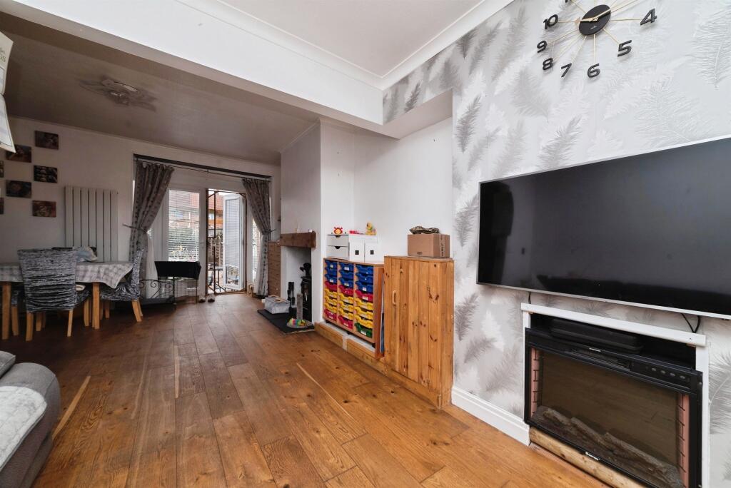 House in Hull - View 5