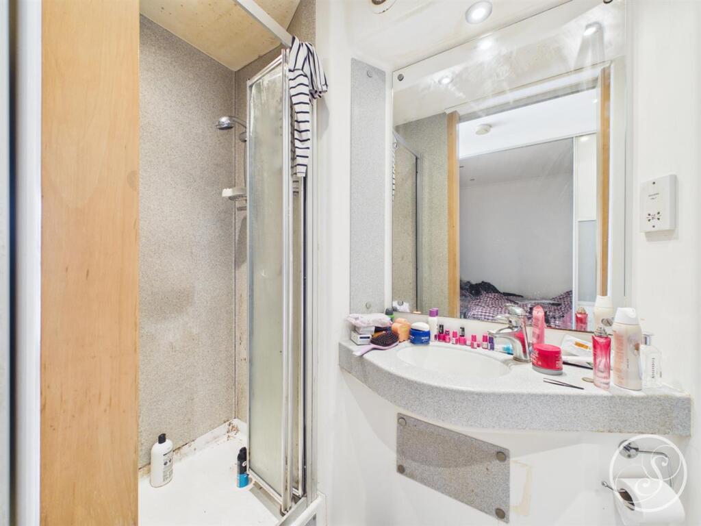 Apartment in Leeds - More