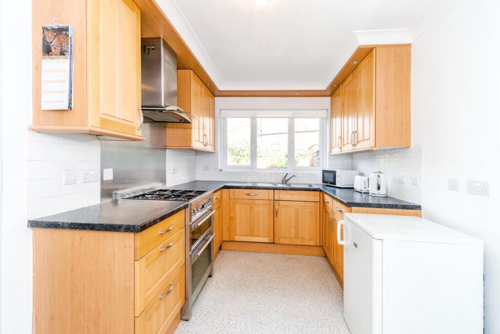 Hill Farm Road, Southampton, Hampshire, SO15 photo 4