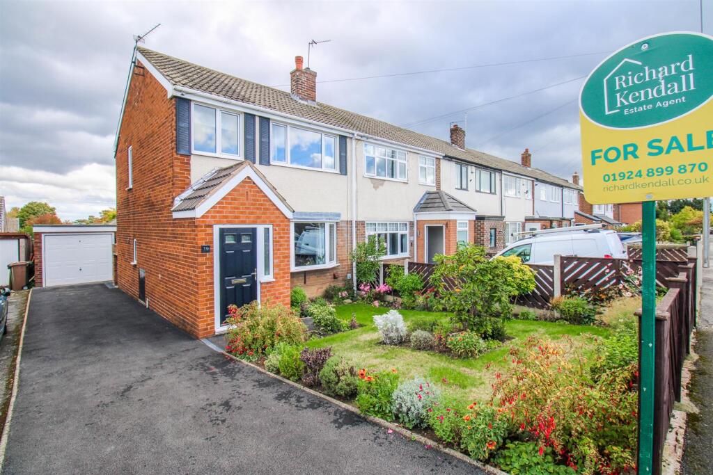 3-bed house on Churchfield Croft, Altofts, Normanton, £210,000