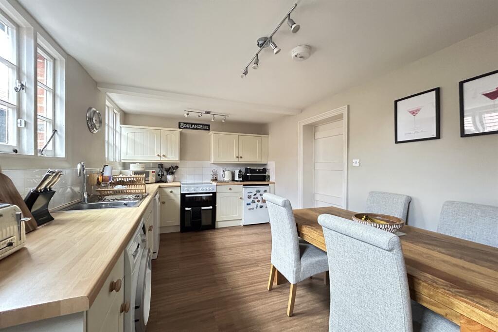 House in Basingstoke and Deane, Bramley - View 3