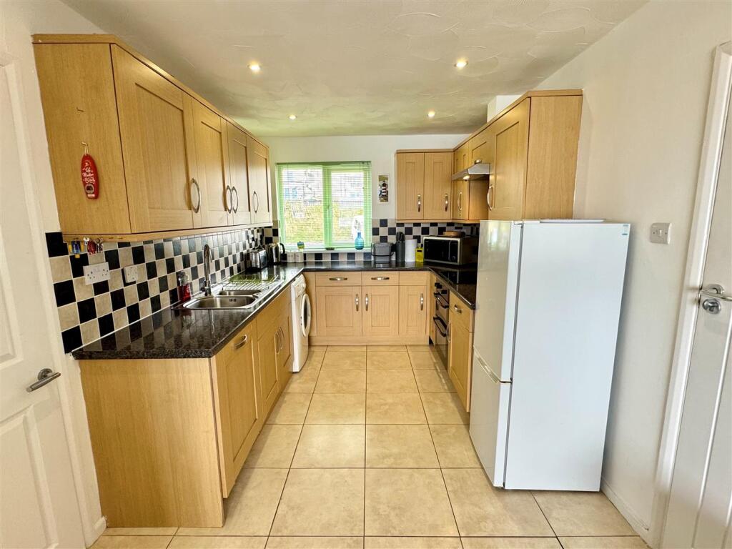 Apartment in Truro - View 4