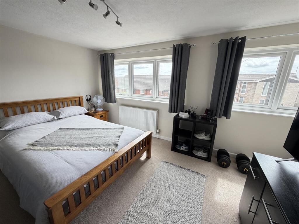 House in Salisbury, Milford - More
