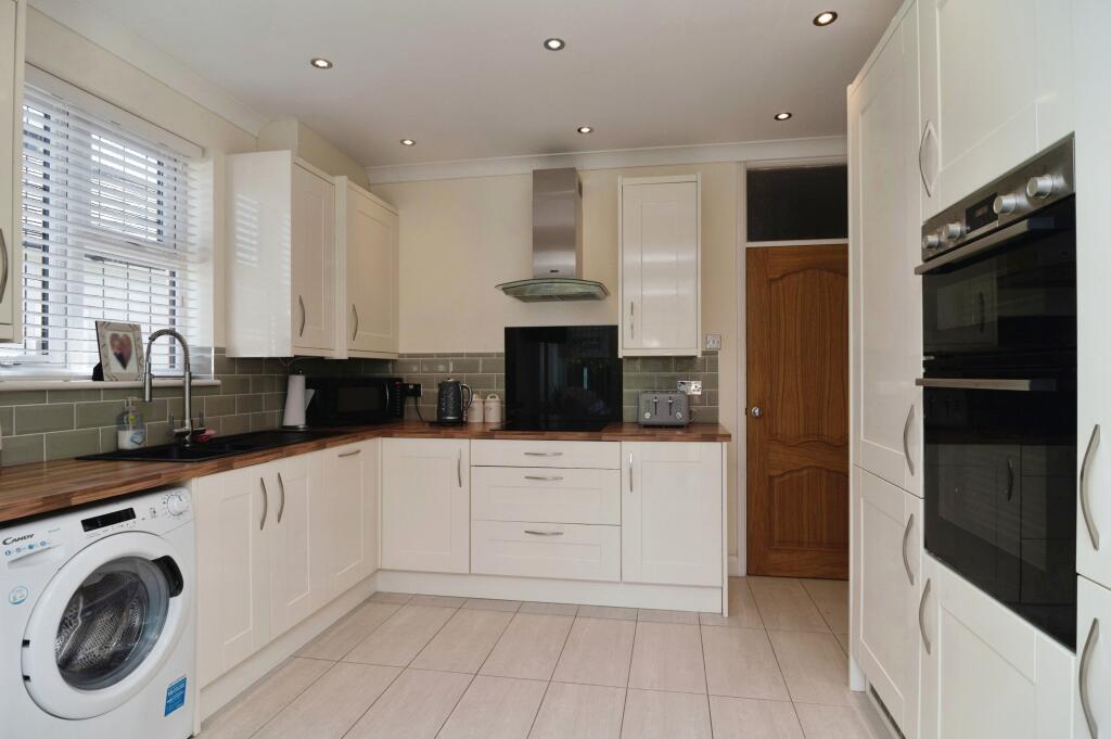 Walsingham Road, Southend-on-sea, SS2 photo 3