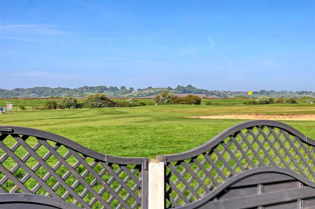 Backs onto the Golf Course Hardys Way, Canvey Island photo 4