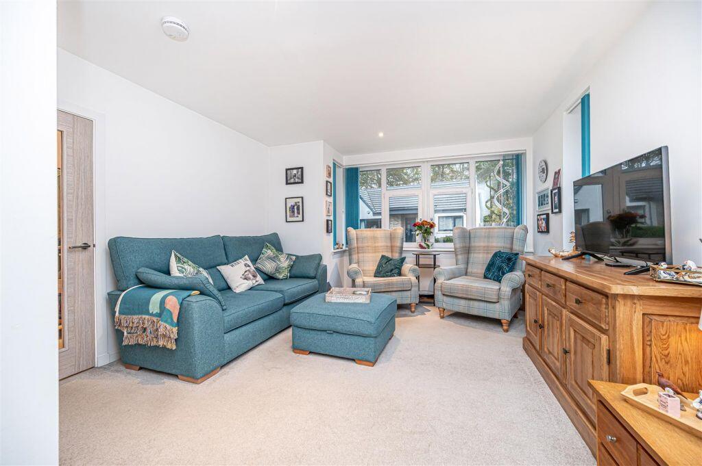 39 Sir Alan Smith Gardens, Kinross, KY13 8GR photo 3