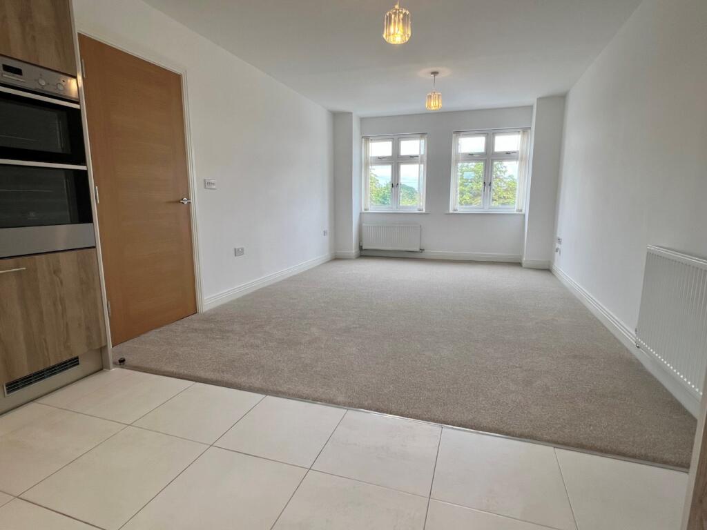 Louden Square, Earley, Reading, Berkshire, RG6 1FN photo 2