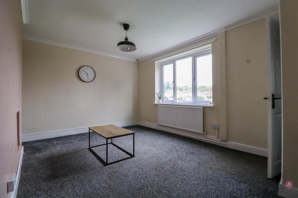 House in Chesterfield, Derbyshire - View 4