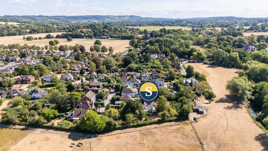 House in Mole Valley, Brockham - View 3