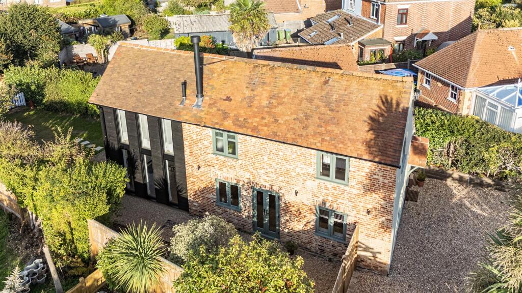 3-bed detached on Glen Road, Sarisbury Green, £600,000
