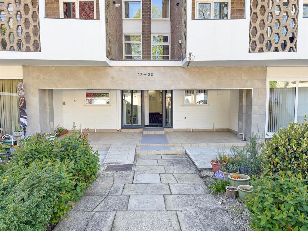 Princess Court, Alwoodley, Leeds, West Yorkshire. photo 4