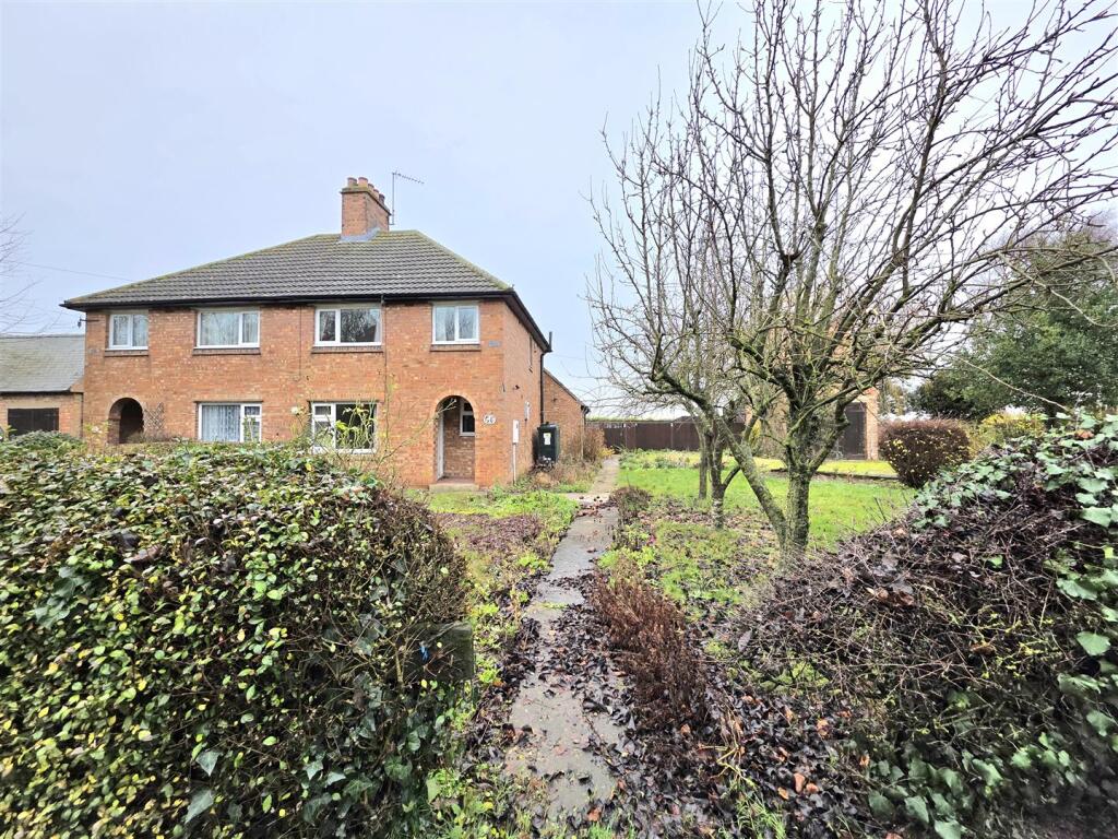 3-bed semi-detached on Middle Marsh Road, Holbeach St Marks, £200,000