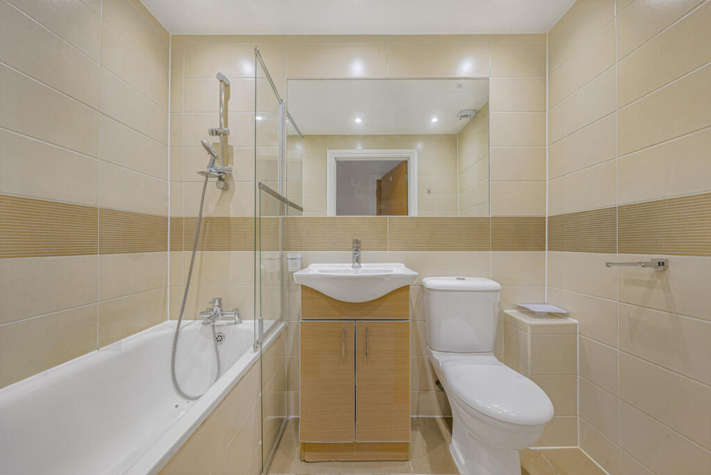 Riverside Court, Bromley, BR2 photo 3