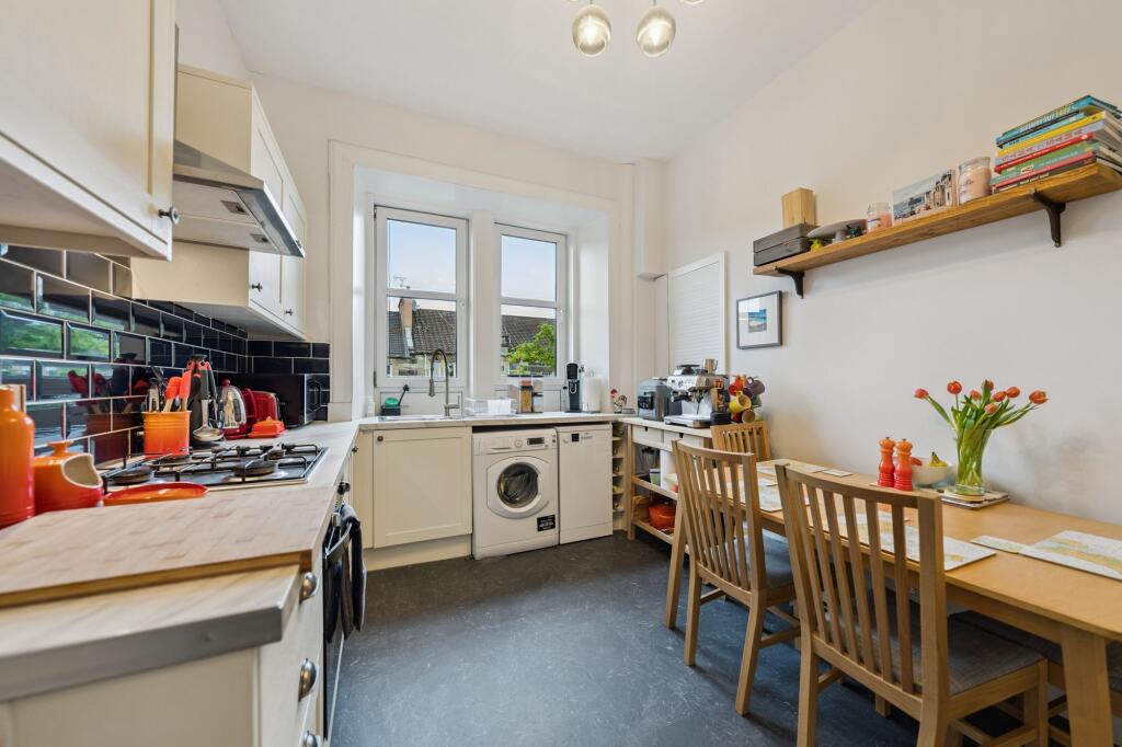 99 Dundrennan Road, Flat 3/1, Battlefield, Glasgow, G42 9SL - More