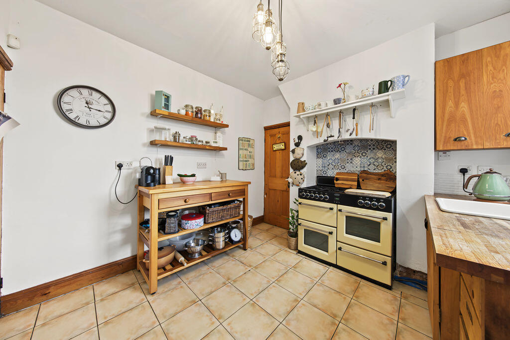 House in Chesterfield, Derbyshire - View 5