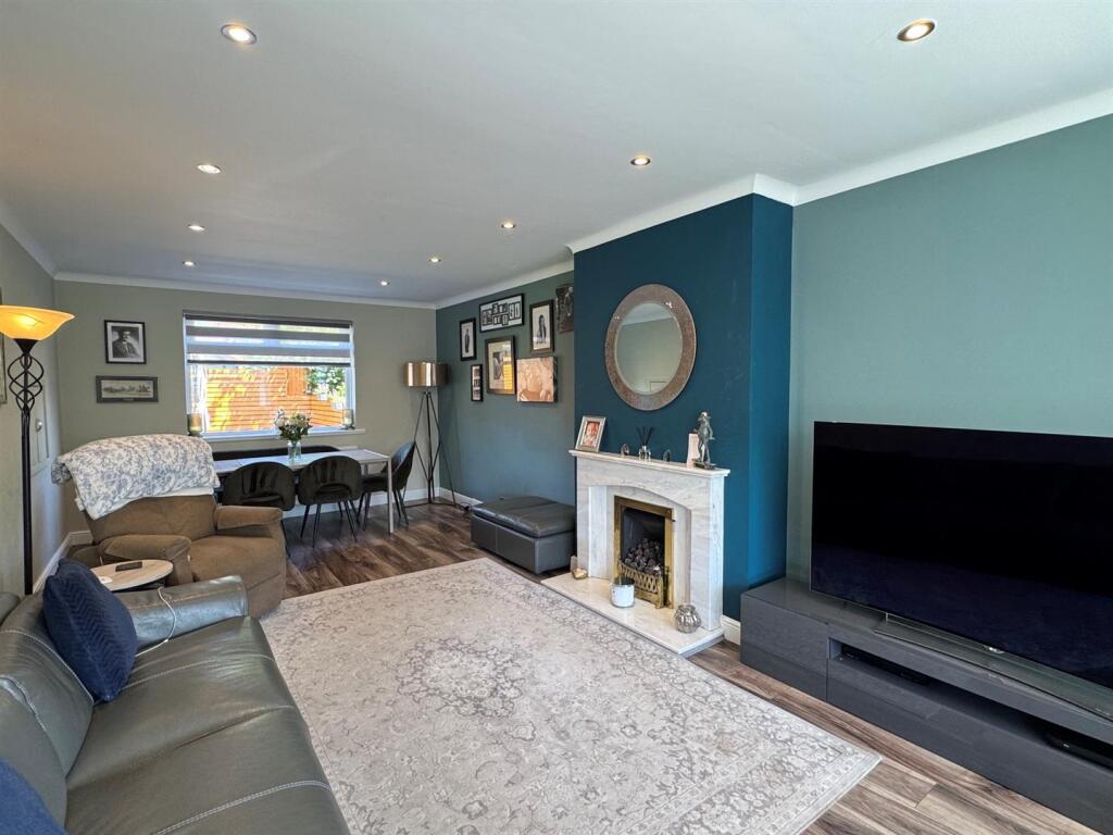 Manor Drive, Kirkham photo 4