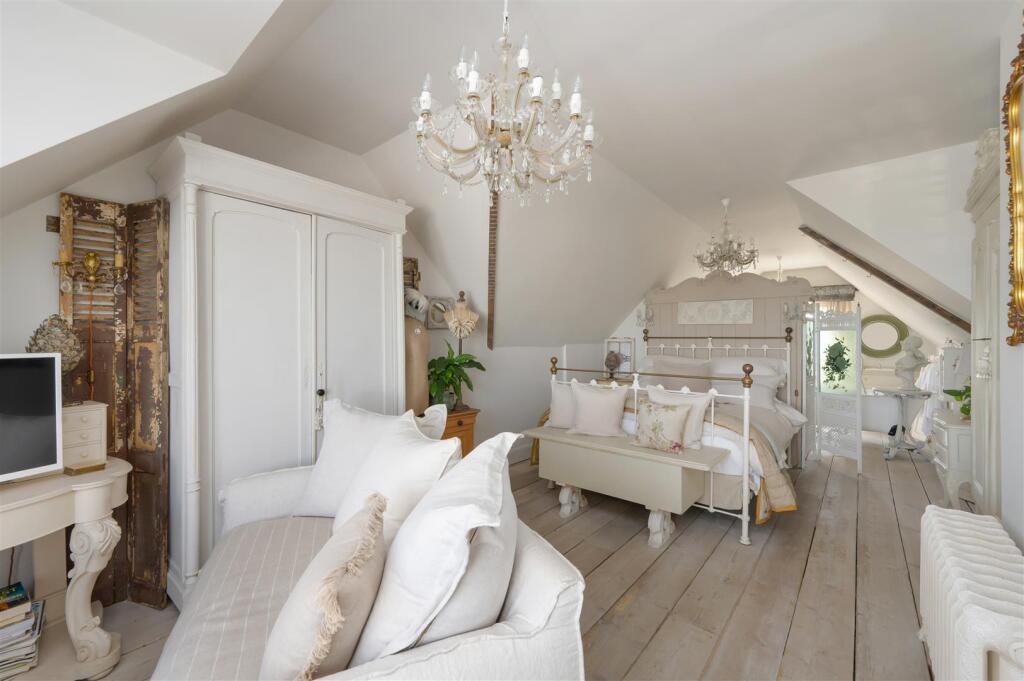 House in Herne Bay, Kent - More