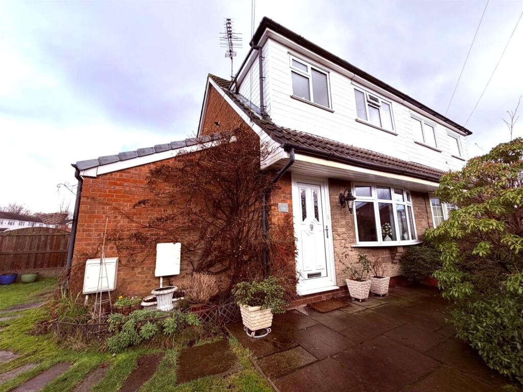 Main image of property: Landsberg Terrace, Failsworth, Manchester