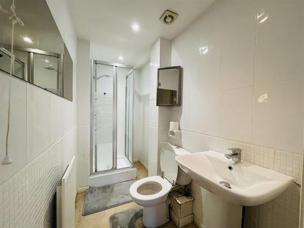 5 bedroom terraced house for rent