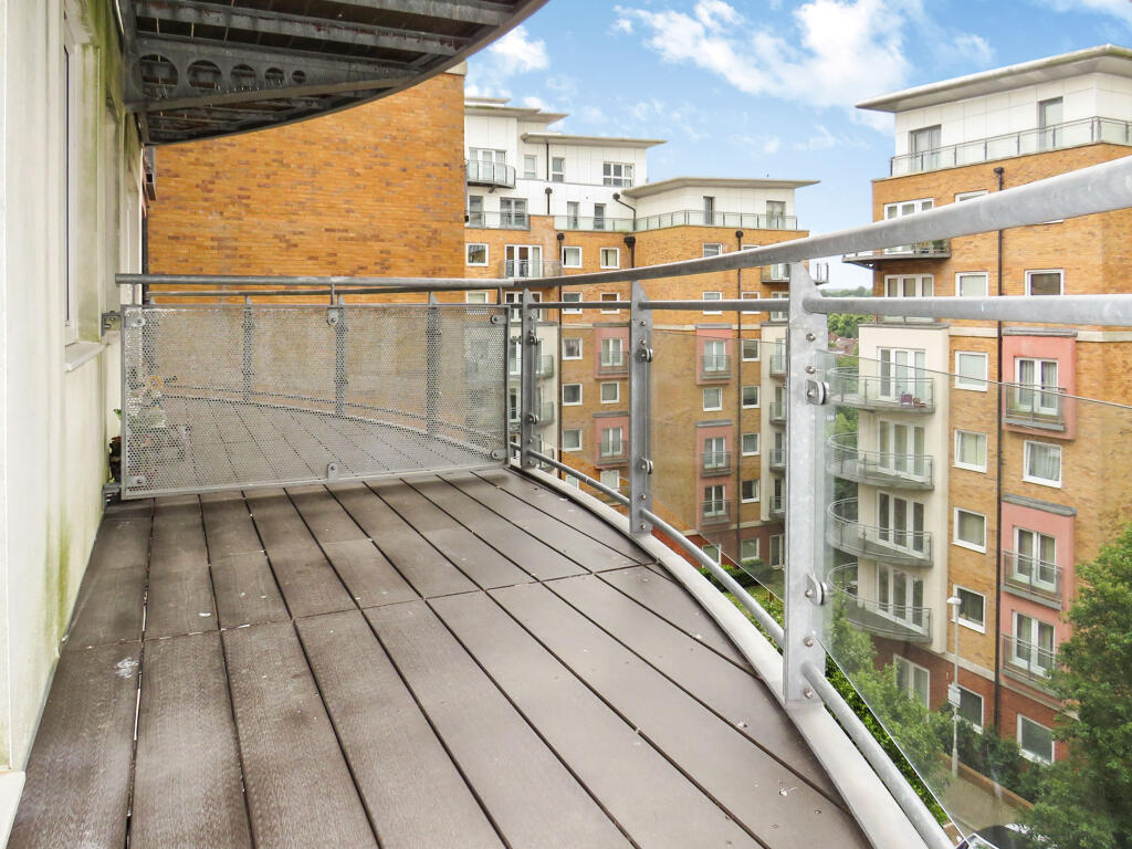 Apartment in Basingstoke and Deane, Basingstoke - More