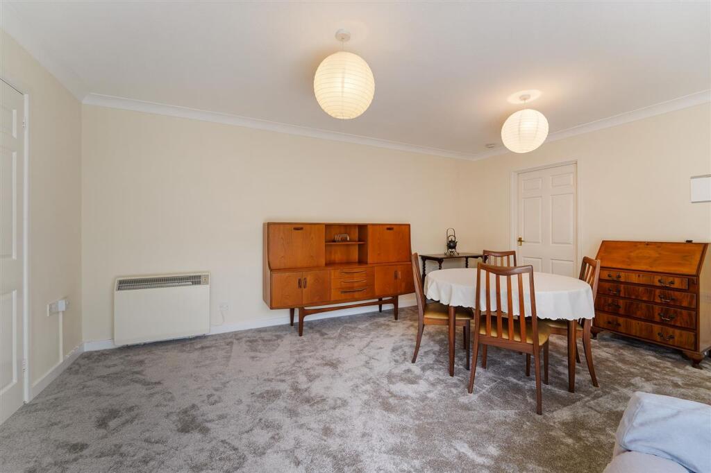 House in Epsom and Ewell, Woodcote, The Wells - View 4
